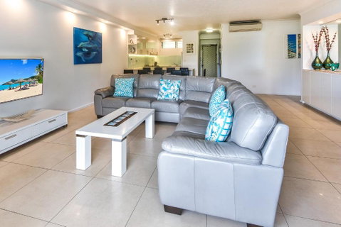 POINCIANA 101 HAMILTON ISLAND CENTRALLY LOCATED 3 BEDROOM, Plus BUGGY!! - Accommodation Coffs Harbour 3
