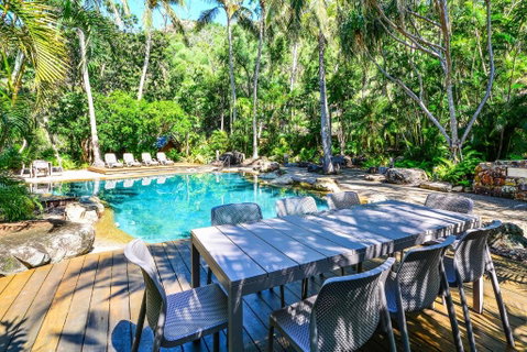 POINCIANA 101 HAMILTON ISLAND CENTRALLY LOCATED 3 BEDROOM, Plus BUGGY!! - Accommodation Coffs Harbour 1