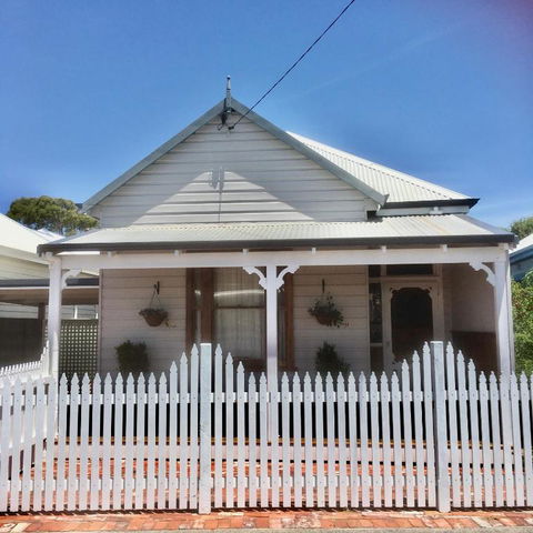 Railway Cottage - Accommodation Coffs Harbour 3