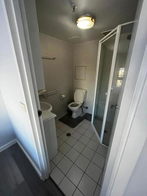 Private Room With Ensuite In The CBD - Accommodation Coffs Harbour 3