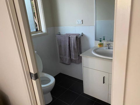 Private Room With Ensuite And Parking Close To Wollongong CBD - Accommodation Coffs Harbour 3