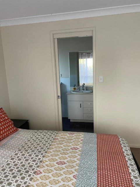 Private Room With Ensuite And Parking Close To Wollongong CBD - Accommodation Coffs Harbour 2