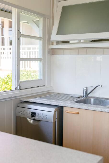Quaint & Cosy 1 Bedroom Apartment In Queenslander. - Accommodation Coffs Harbour 2