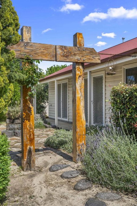 Quaint Garden Oasis With Free Parking - Accommodation Coffs Harbour 2