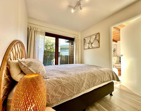 Private Access Retreat 1 Queen Bedroom W Stunning Pool And Ocean Views - Accommodation Coffs Harbour 2