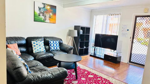 Quiet Family Townhouse In Wollongong CBD - Accommodation Coffs Harbour 1