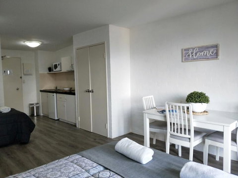 Atrium Private Stay Mandurah - Accommodation Coffs Harbour 2