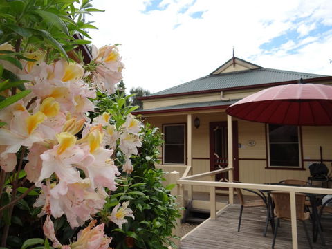 Autumn Affair Cottage 6 - Accommodation Coffs Harbour 0