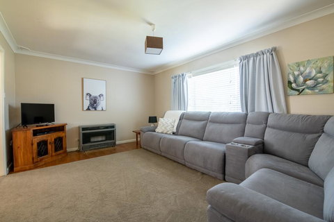 Autumn St - Trendy East Orange - Near CBD - Accommodation Coffs Harbour 2