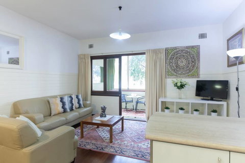 B2 Broadway Abode Close To Swan River, UWA & Hospitals - Accommodation Coffs Harbour 3