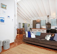 Balena  Culburra - Pet Friendly - 1 Min Walk to Beach - Accommodation Coffs Harbour