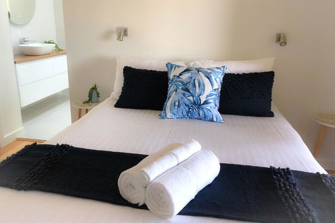 BAY OF FIRES BEACH SHACK Ocean Views From A Modern Beachhouse - Accommodation Coffs Harbour 1
