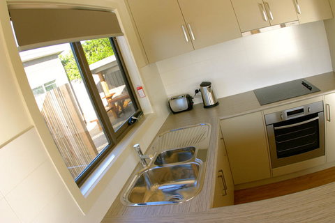 Bay Of Islands Apartments - Accommodation Coffs Harbour 3