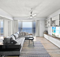 Beachfront Luxury 3 bedroom in the heart of Surfers Paradise - Ocean views plus indoor/outdoor pool