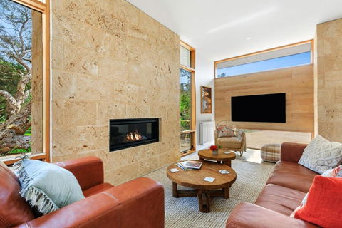 REFRESH At Lonnie - Accommodation Coffs Harbour 0