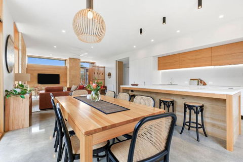 REFRESH At Lonnie - Accommodation Coffs Harbour 1
