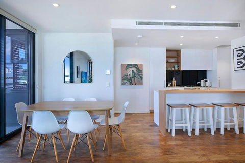 Regatta Hideaway - A Breezy Balcony Residence - Accommodation Coffs Harbour 2