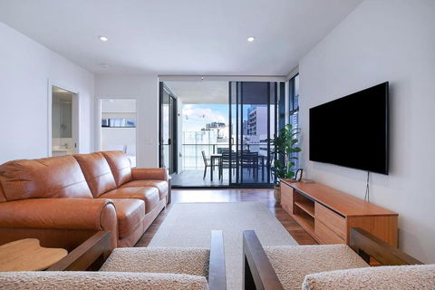 Regatta Hideaway - A Breezy Balcony Residence - Accommodation Coffs Harbour 0