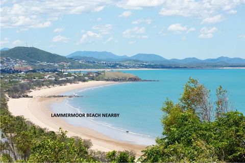 RELAX @48 CLOSE TO BEACH Sleeps 7 - Accommodation Coffs Harbour 1