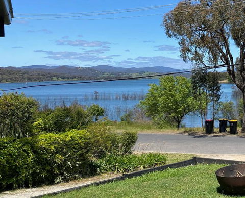 Relax In The Spa With Views Opposite Lake Eildon - Accommodation Coffs Harbour 0