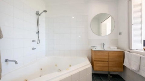 Resort Pool, Tennis, Bbq, Beach - Accommodation Coffs Harbour 2