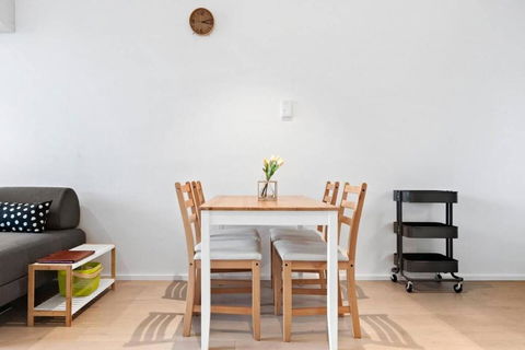 Resort-style Docklands Riverview Stay With Parking - Accommodation Coffs Harbour 3
