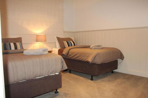 River Rock Cottage Centrally Located And Dog Friendly - Accommodation Coffs Harbour 2