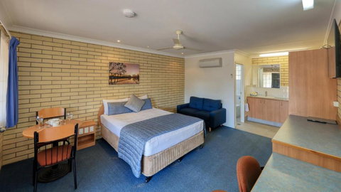 Riverland Motor Inn - Accommodation Coffs Harbour 2