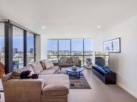 Riverview 2BR Delicate Apt, 1min To Train Station - Accommodation Coffs Harbour 1