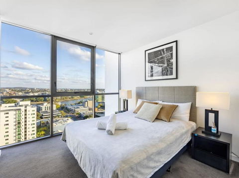 Riverview 2BR Delicate Apt, 1min To Train Station - Accommodation Coffs Harbour 3