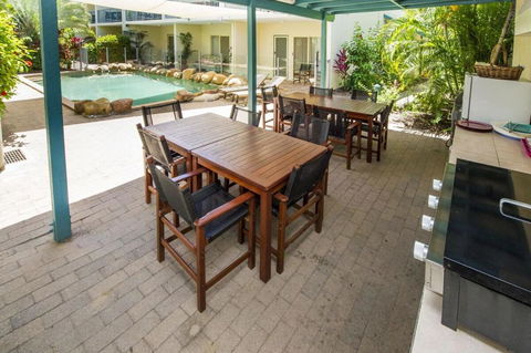 SAILS 9 Beachfront Getaway Horseshoe Bay - Accommodation Coffs Harbour 3