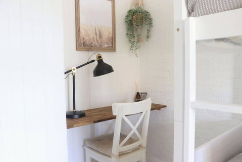 Rustic Chic 200 Metres From CBD - Accommodation Coffs Harbour 2