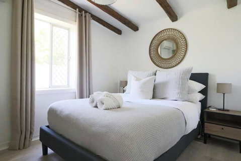 Rustic Chic 200 Metres From CBD - Accommodation Coffs Harbour 3