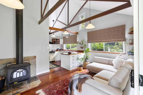 Romantic Lakeview Cottage - Accommodation Coffs Harbour 3