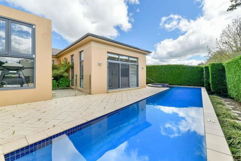 Roselawn Retreat - Pool, Incredible Views, Sleeps 8 - Accommodation Coffs Harbour 3