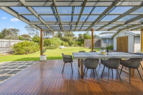 Salt Air Beach Retreat - 280m Walk To Foreshore, Check Out 5pm Sunday! - Accommodation Coffs Harbour 2