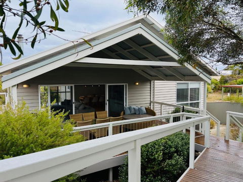 Salt Life - Pet Friendly Outside WIFI - Accommodation Coffs Harbour 0