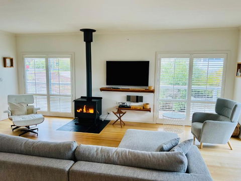 Salt Life - Pet Friendly Outside WIFI - Accommodation Coffs Harbour 3