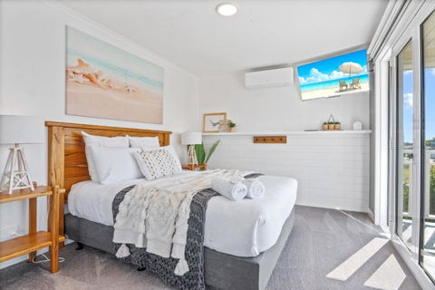 SALTAIR Beach House Right In Town - Accommodation Coffs Harbour 1