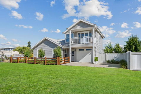 SALTAIR Beach House Right In Town - Accommodation Coffs Harbour 0