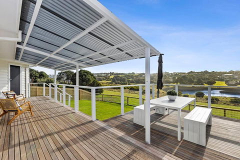 SALTWATER HOUSE - Opposite The Beach And Views Over The Lake! - Accommodation Coffs Harbour 3