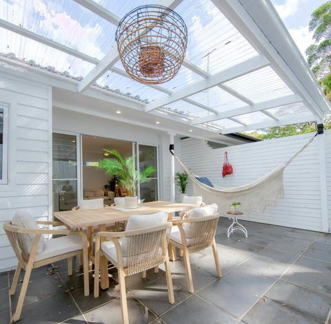 SALTY SNOOZE - Your Coastal Holiday House - Accommodation Coffs Harbour 0
