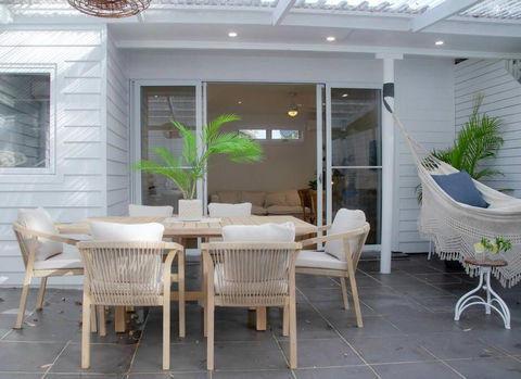 SALTY SNOOZE - Your Coastal Holiday House - Accommodation Coffs Harbour 1