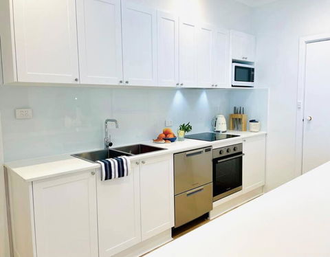 SALTY SNOOZE - Your Coastal Holiday House - Accommodation Coffs Harbour 2