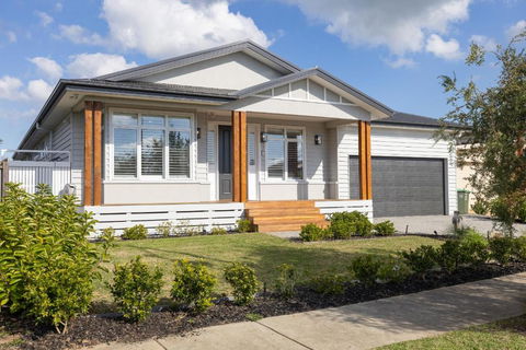 Sanctuary Of Hope By Ready Set Stay - Cowes - Accommodation Coffs Harbour 0