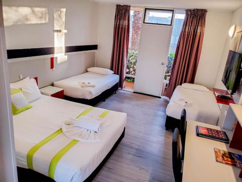 Sandors Motor Inn - Accommodation Coffs Harbour 2