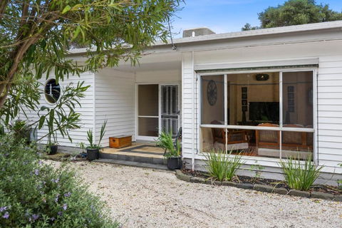 SANDY ANN At Lonnie - Accommodation Coffs Harbour 1