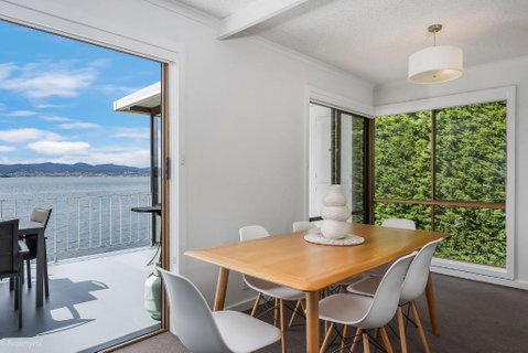 Sandy Bay Waterfront - Accommodation Coffs Harbour 1