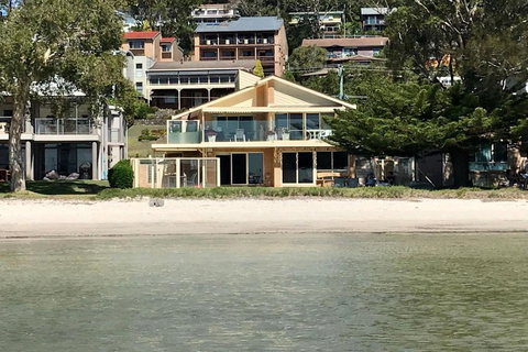 Sandy Beach House Corlette Unit 1 Waterfront WI-FI Aircon - Accommodation Coffs Harbour 0