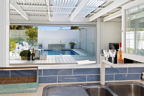 SANTORINI BEACH HOUSE SAFETY BEACH - Accommodation Coffs Harbour 3